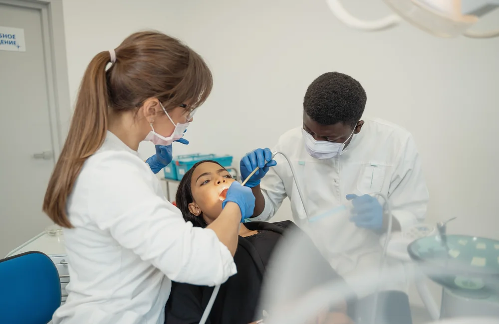 Tratamento de Implantes Dentários (imagem ilustrativa)